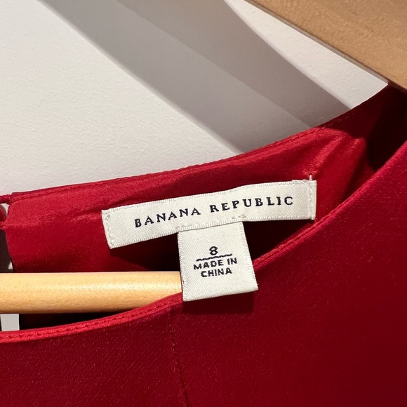 ♥️ Beautiful satin knee length dress with unique pleating pattern - Picture 5 of 10